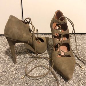 STEVE MADDEN - OLIVE LACE-UP POINTED HEELS